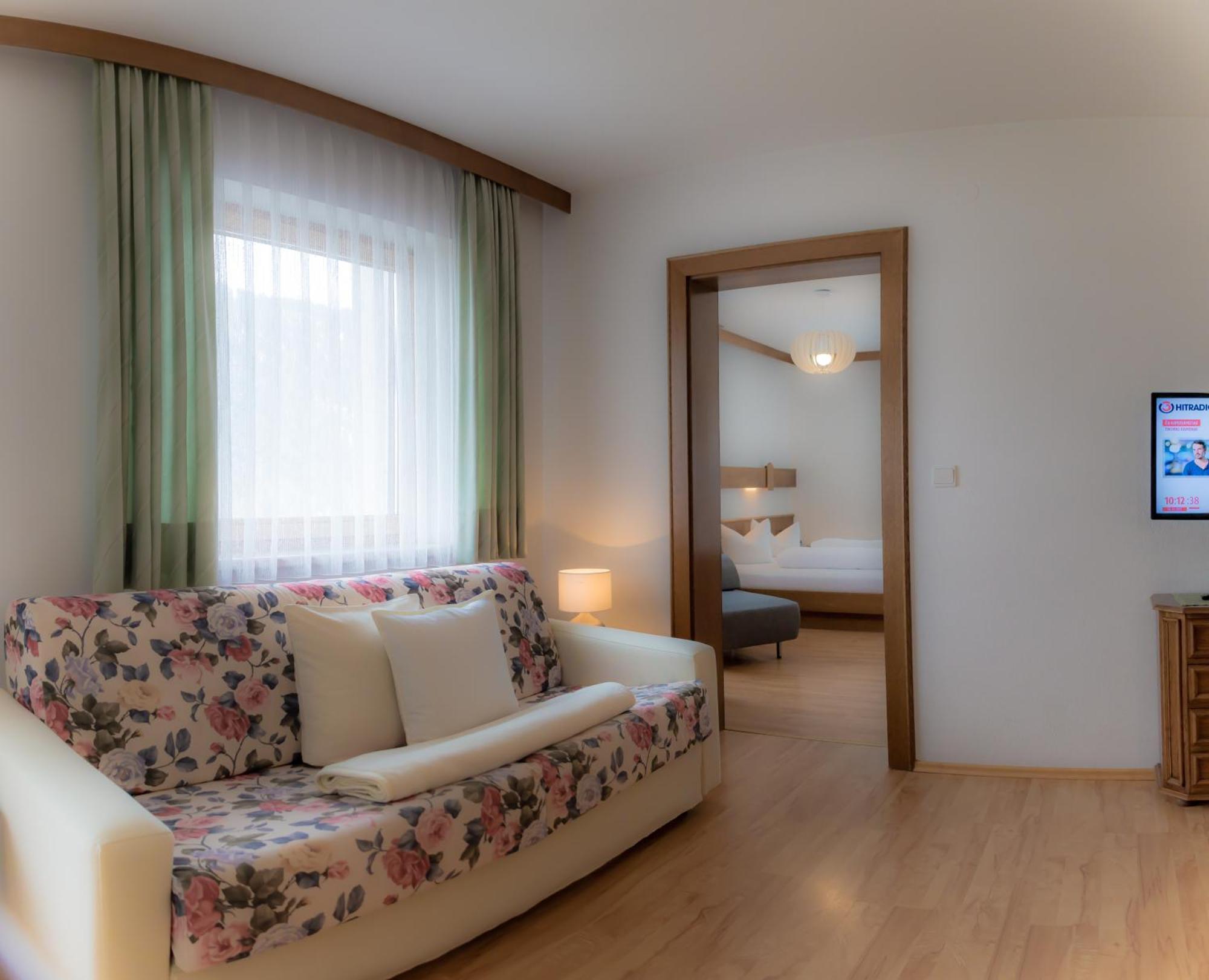 Das Alpenblick & Outdoor Lodge Наудерс Экстерьер фото